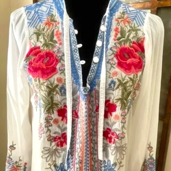 STUNNING JOHNNY WAS White Floral Embroidered Top 3 Buttons with Tie at Neck XS